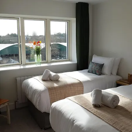 Гостевой дом Hidden Acres- With Double & Single Bed,