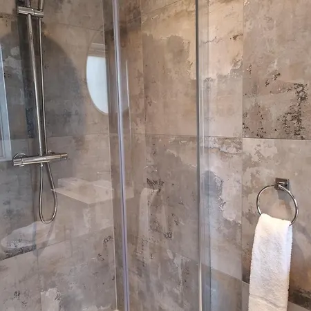 Гостевой дом Hidden Acres- With Double & Single Bed, 3*