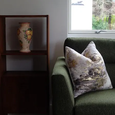 Hidden Acres- With Double & Single Bed, 게스트하우스 3*