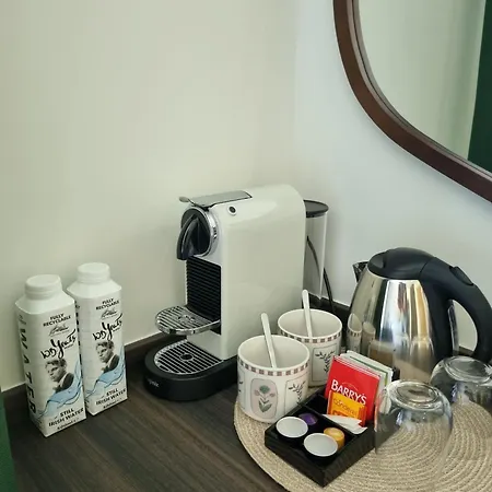 Hidden Acres- With Double & Single Bed, 招待所 3*