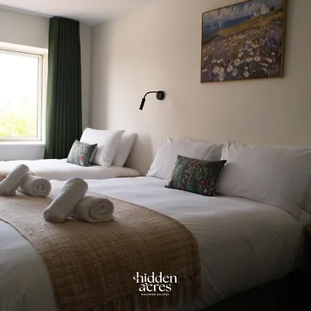 Hidden Acres- With Double & Single Bed,