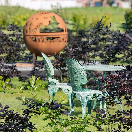 Hidden Acres- With Double & Single Bed,