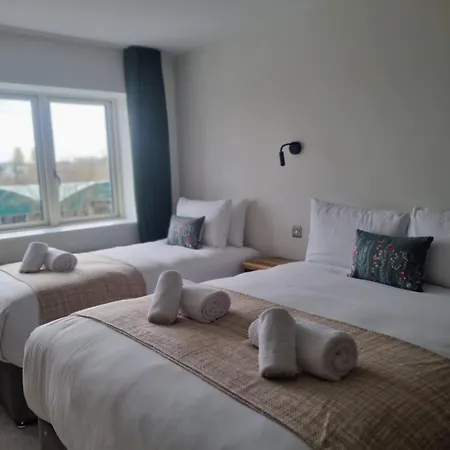Hidden Acres- With Double & Single Bed,