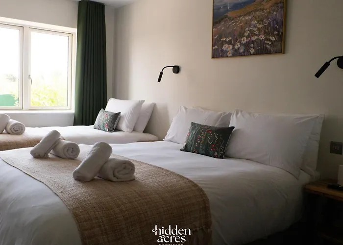 Hidden Acres- With Double & Single Bed,