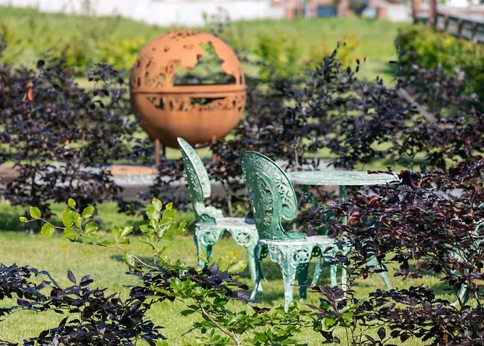 Hidden Acres- With Double & Single Bed,