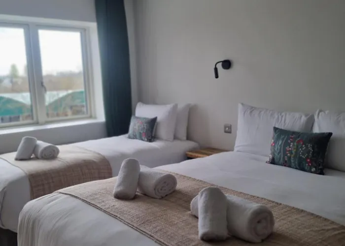 Hidden Acres- With Double & Single Bed,