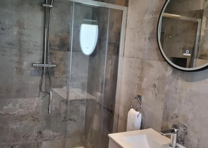 Hidden Acres- With Double & Single Bed, Guest house Malahide