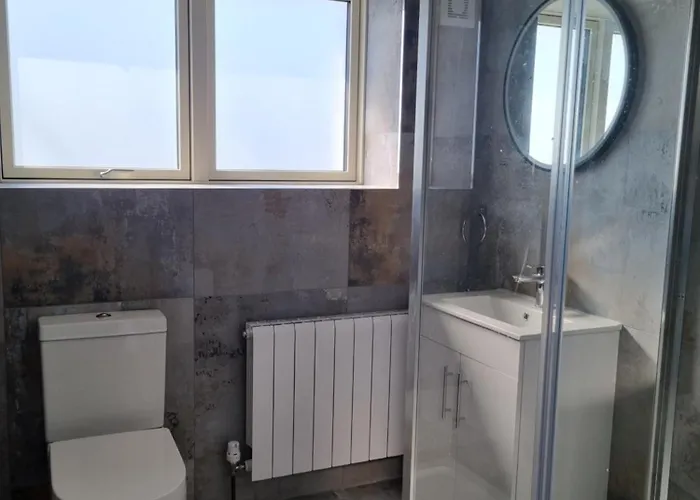 Hidden Acres- With Double & Single Bed, 3*